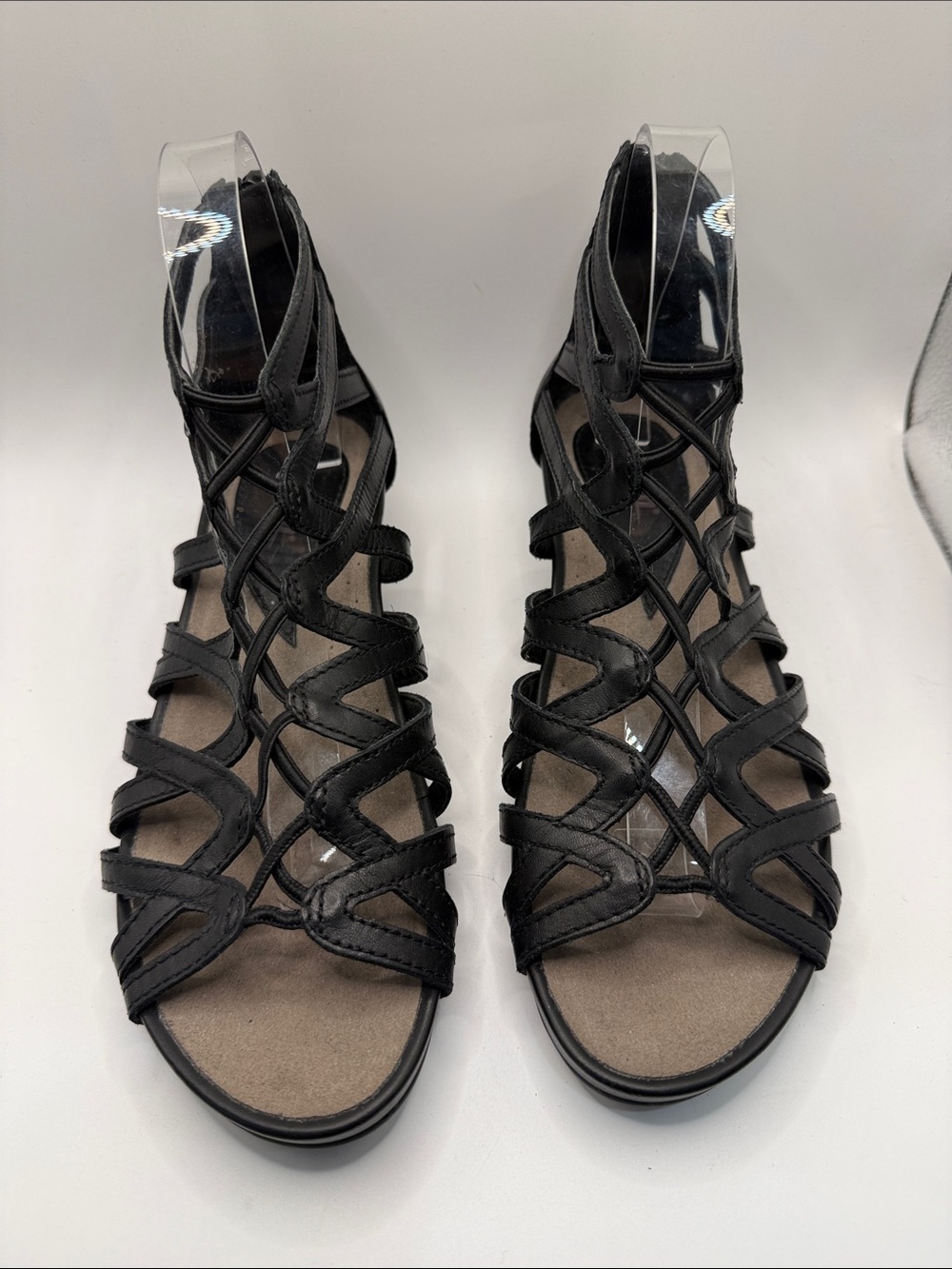 Earth Black Strappy Cage Sandals for Women shoes , Sandals Relief poo